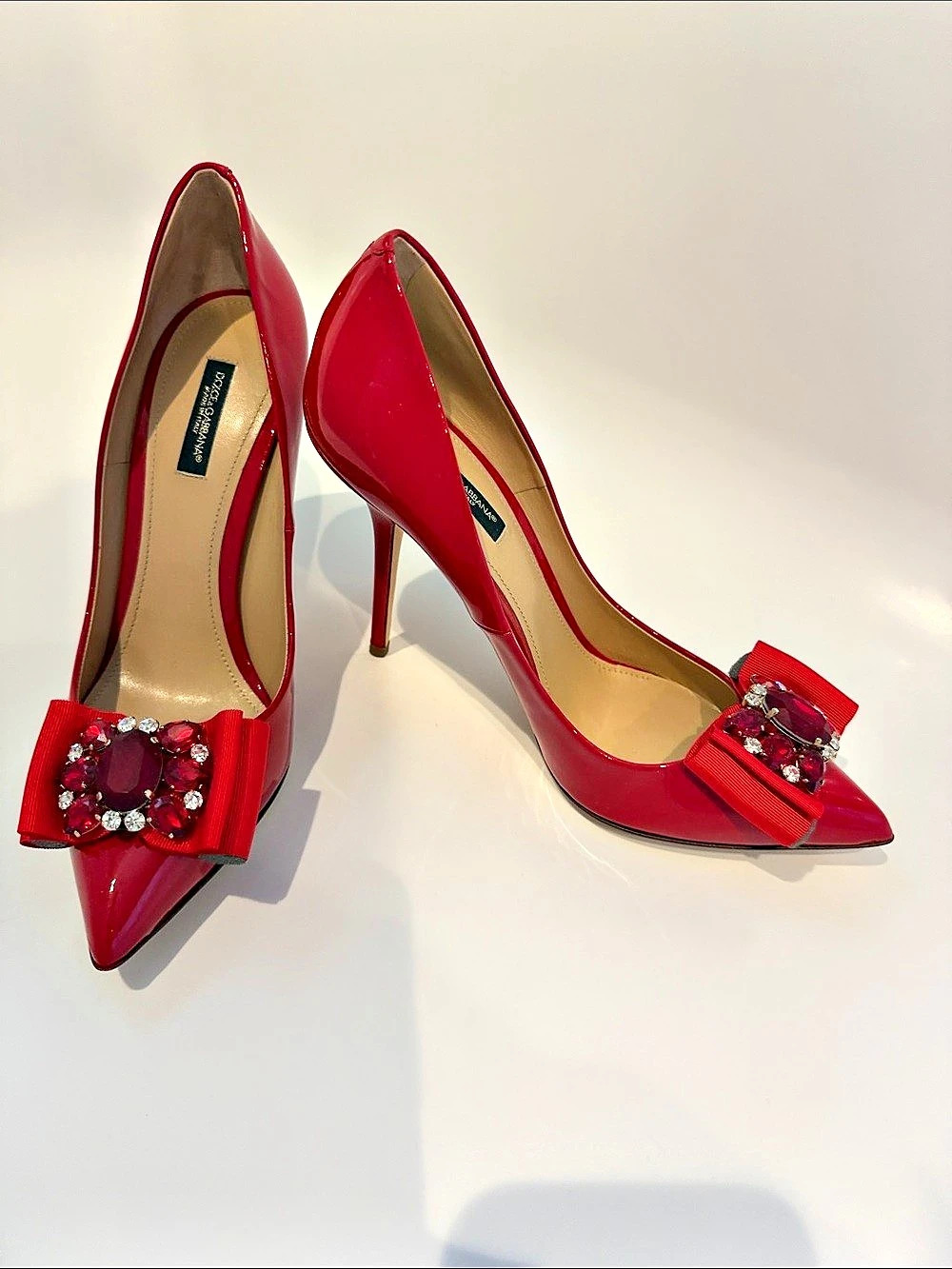 NEW Dolce & Gabbana Patent Leather Crystal Brooch Bow Pumps Red EU 39